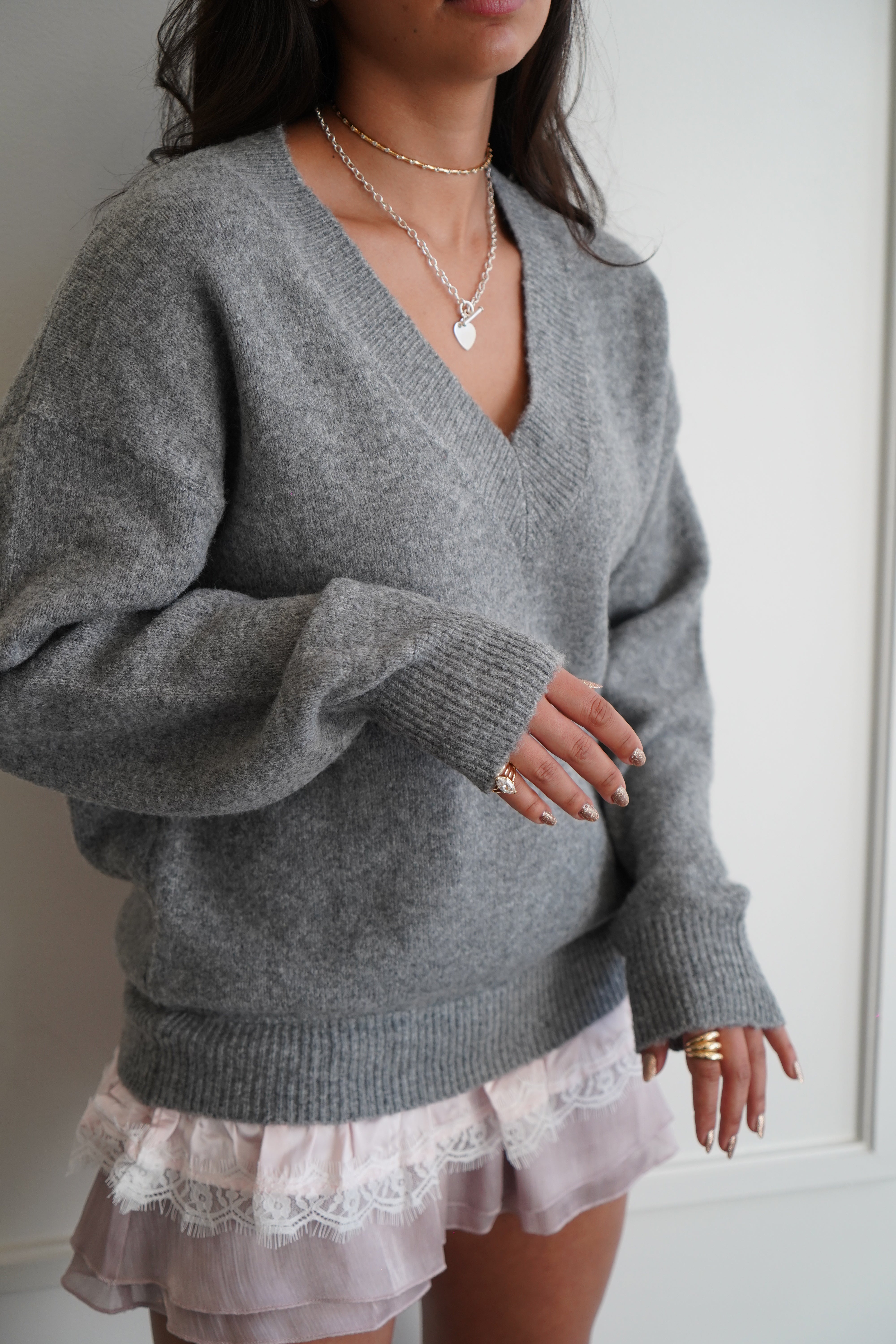 V-NECK LACE RUFFLE SWEATER