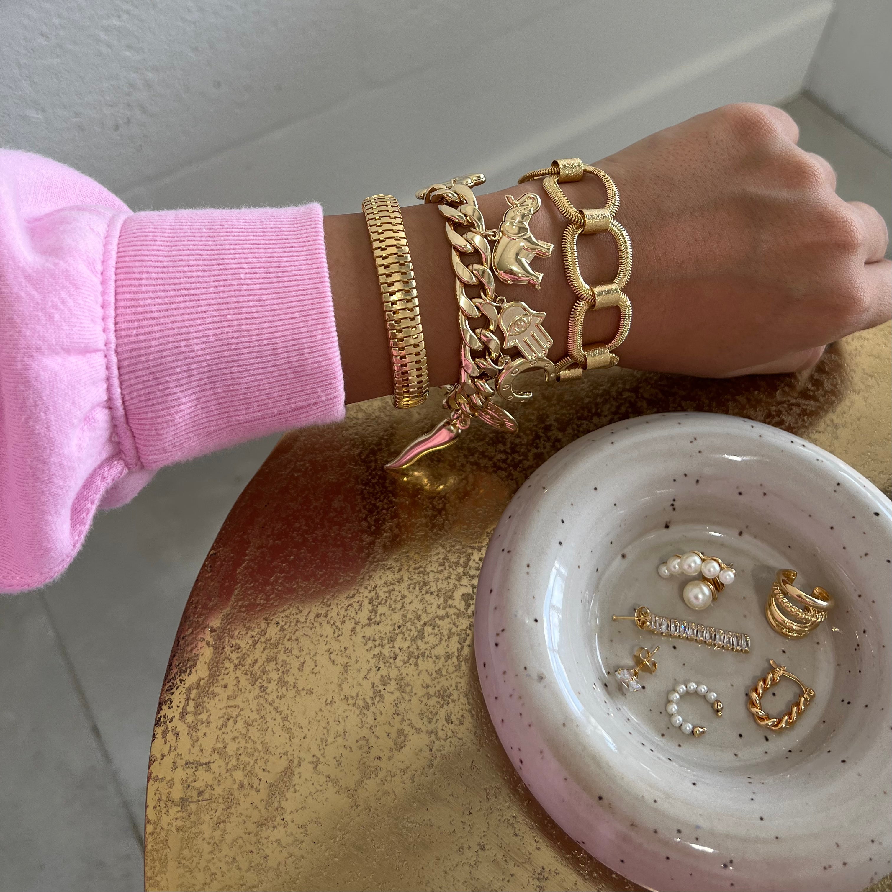 OPEN LOOP HERRINGBONE BRACELET