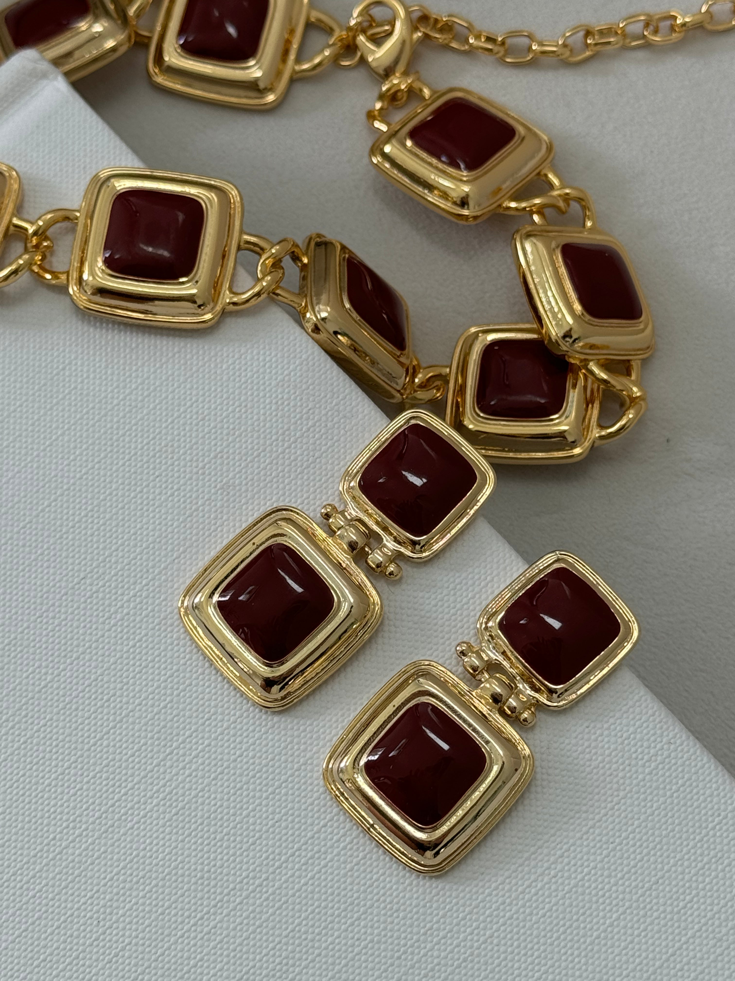 MAROON CHOKER