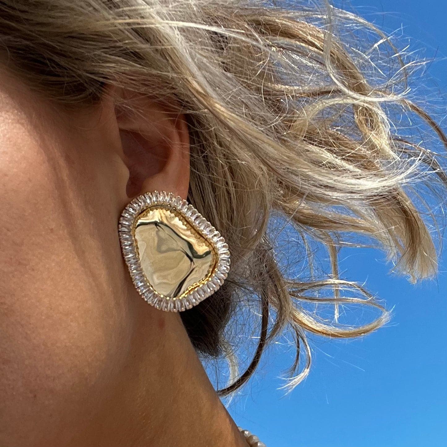 MAIN CHARACTER STUD EARRINGS