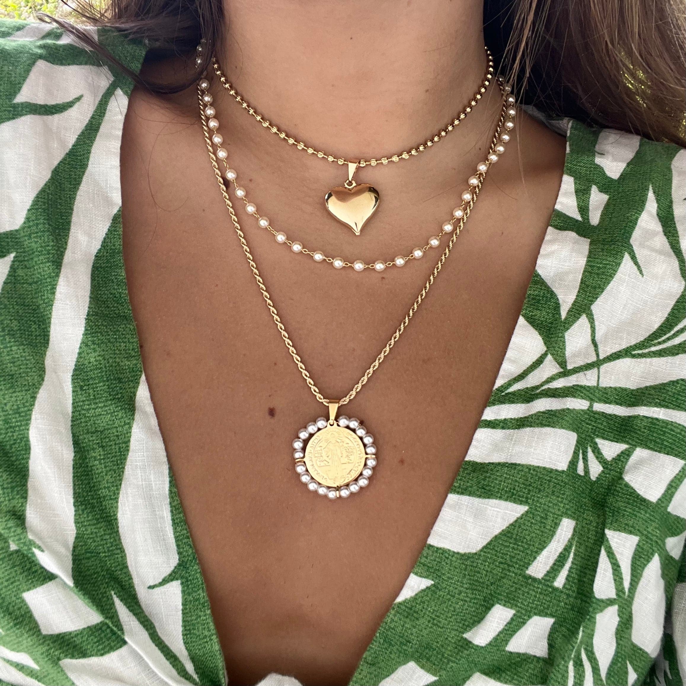 DAINTY PEARL NECKLACE