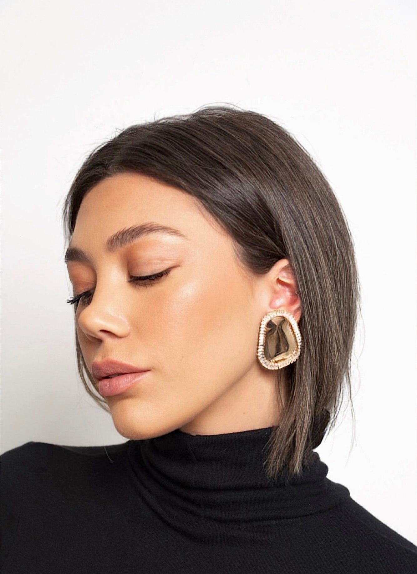MAIN CHARACTER STUD EARRINGS