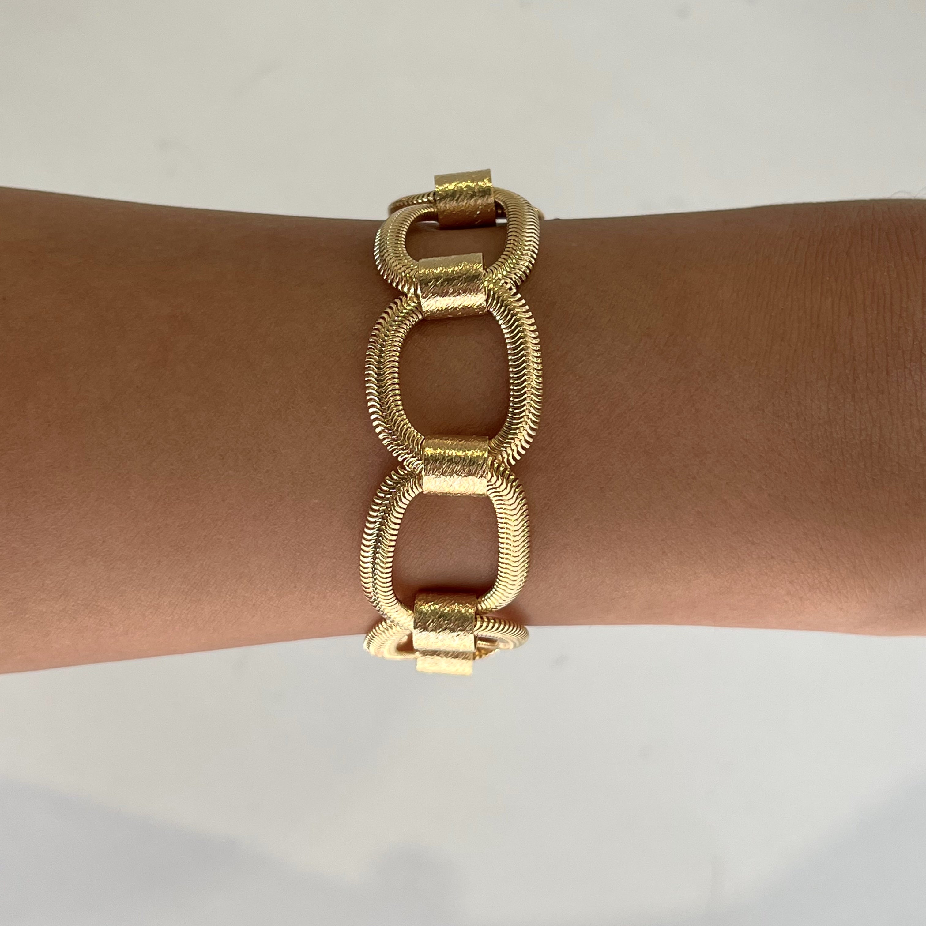 OPEN LOOP HERRINGBONE BRACELET