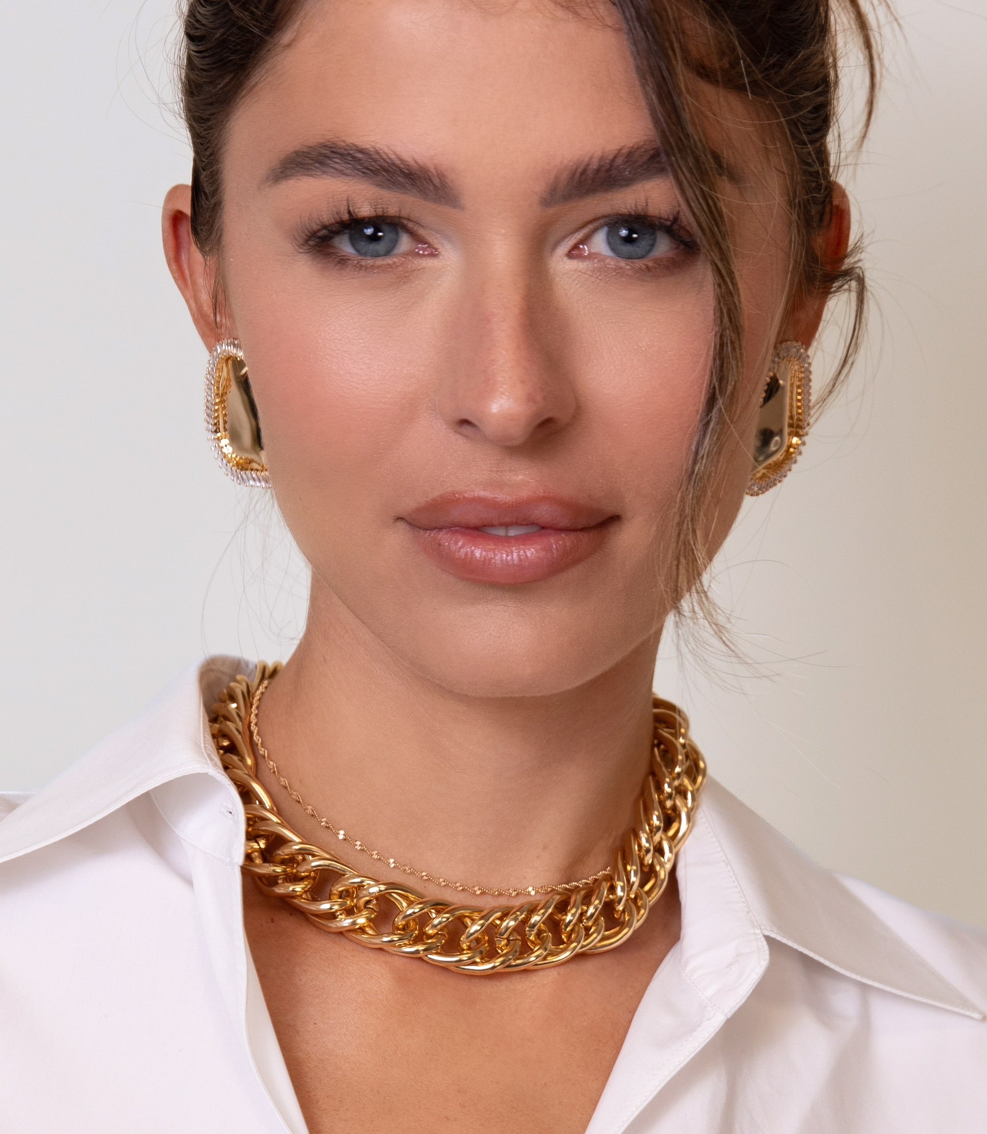 MAIN CHARACTER STUD EARRINGS