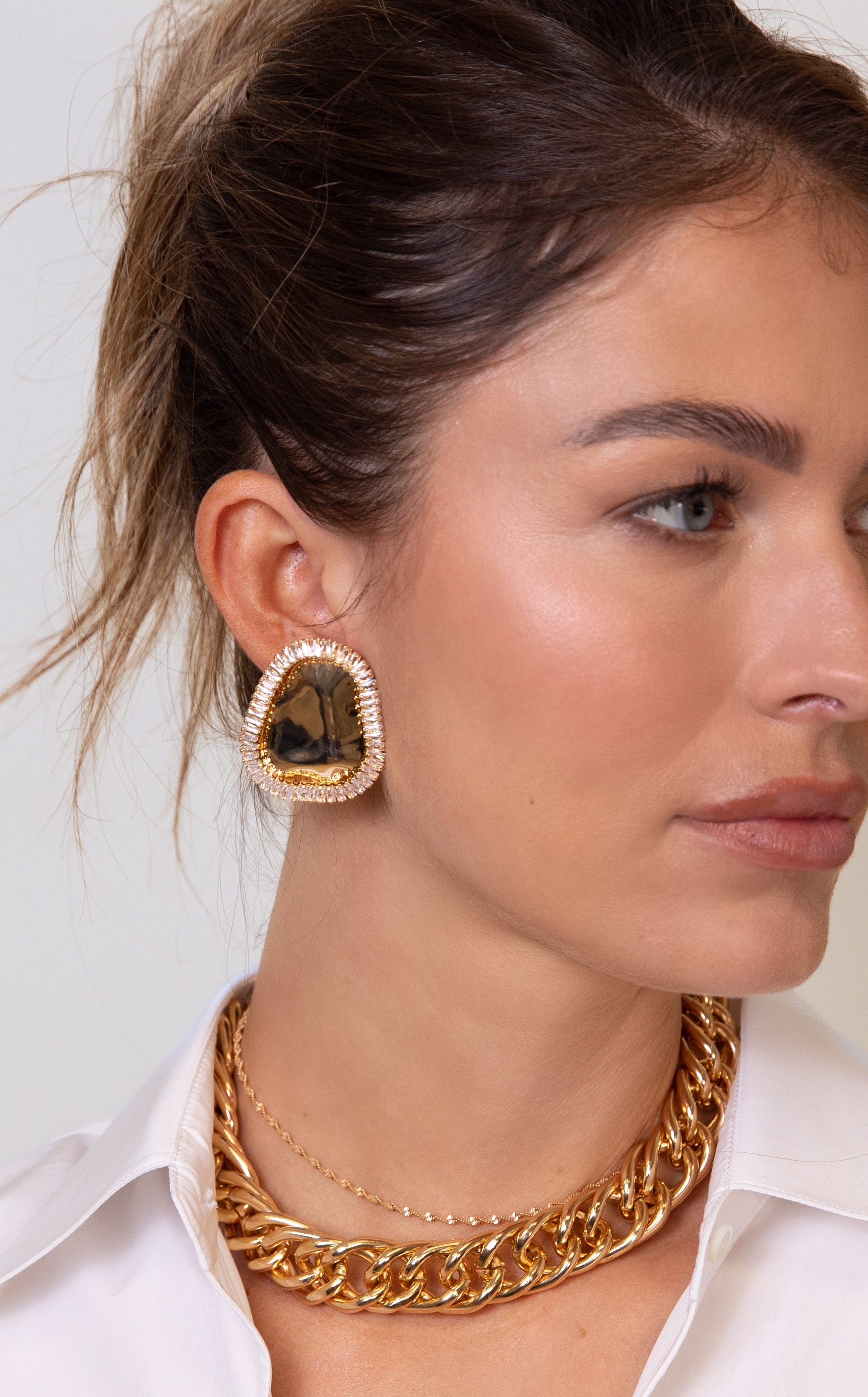 MAIN CHARACTER STUD EARRINGS