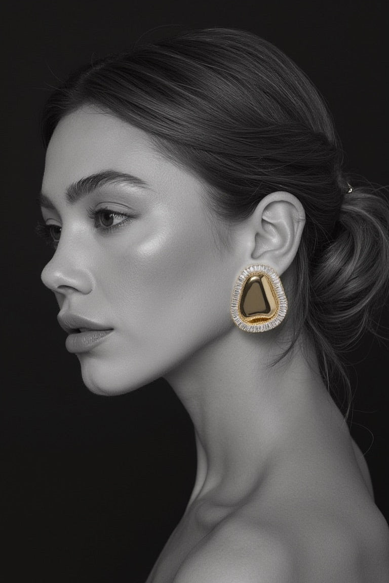MAIN CHARACTER STUD EARRINGS
