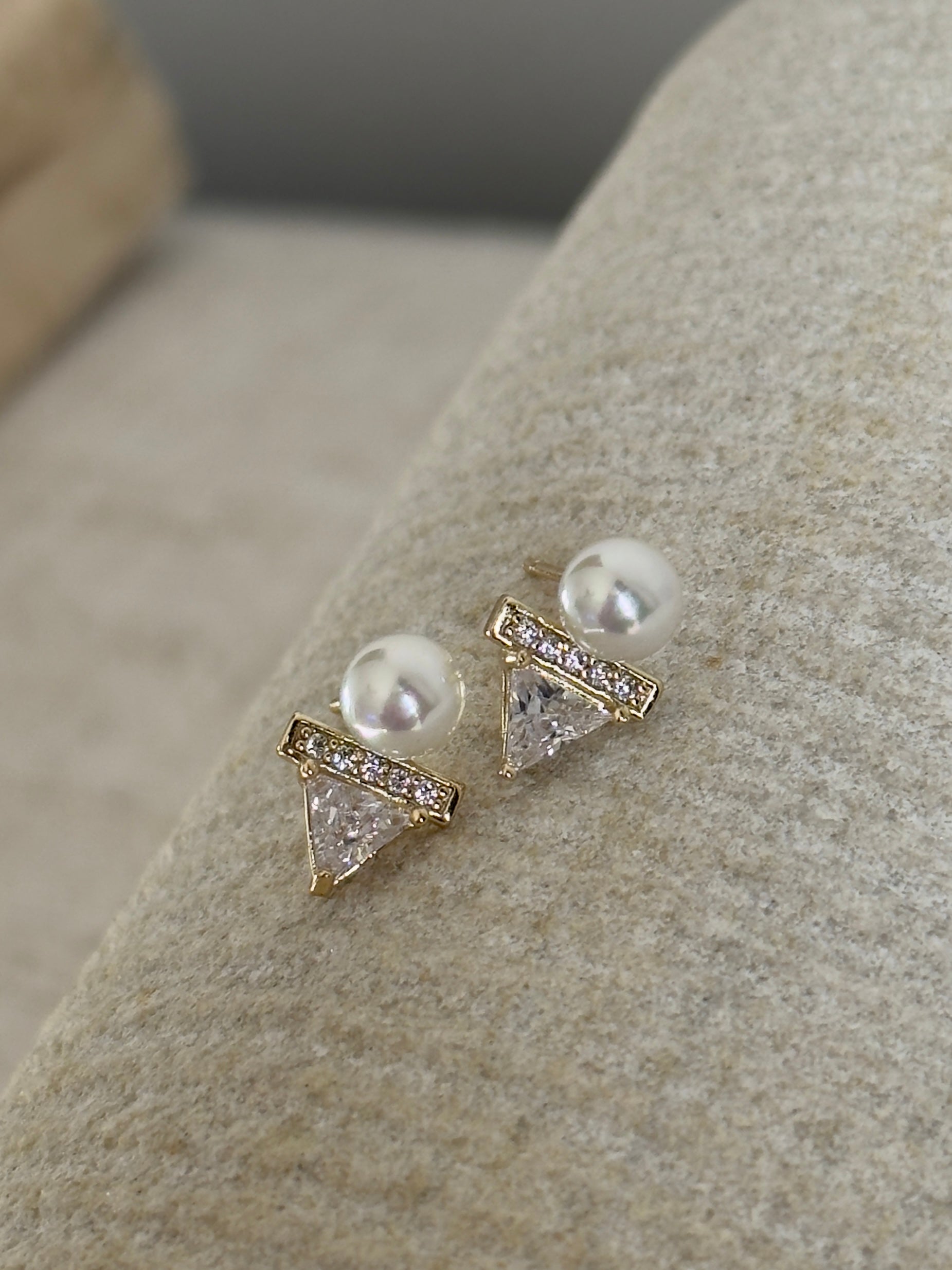 LUNA STUDS