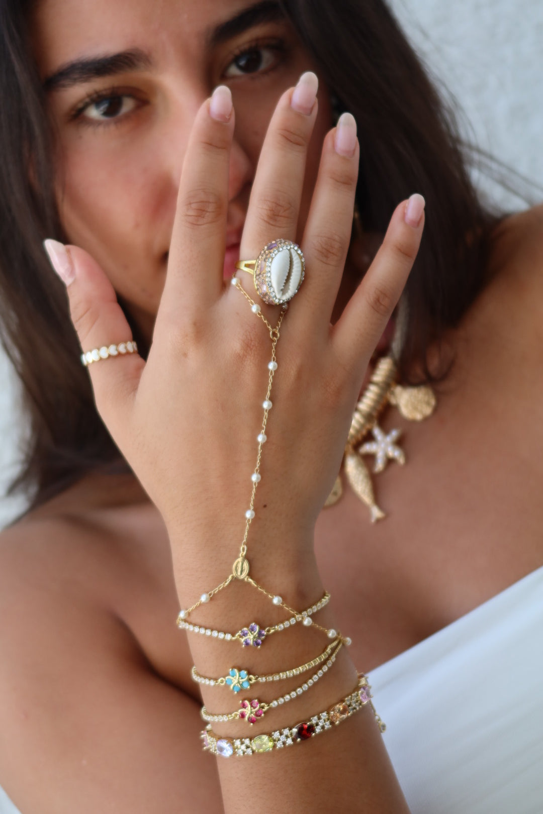 PEARL CHARM HAND CHAIN